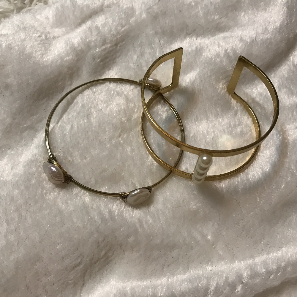 2 Bracelets